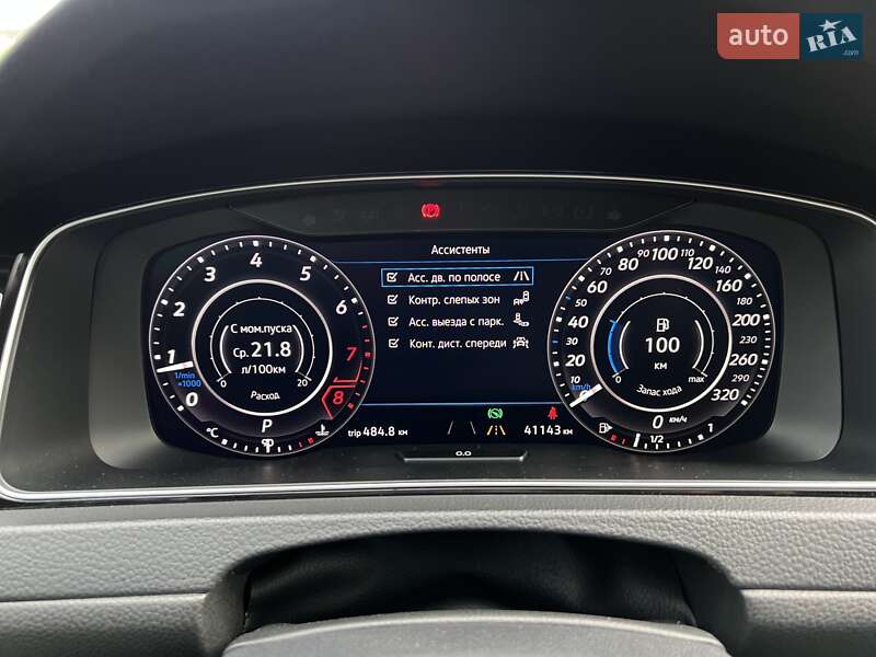 Хэтчбек Volkswagen Golf 2016 в Киеве