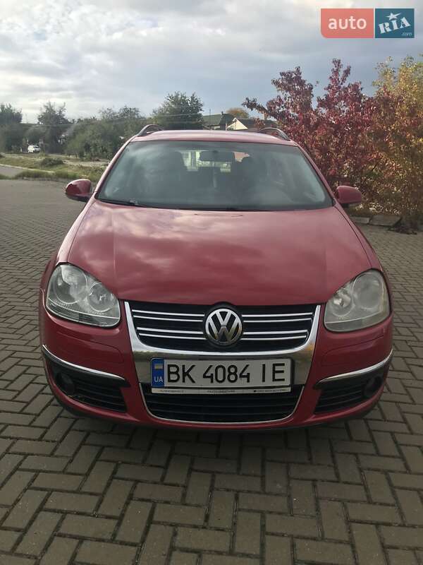 Універсал Volkswagen Golf 2009 в Рівному