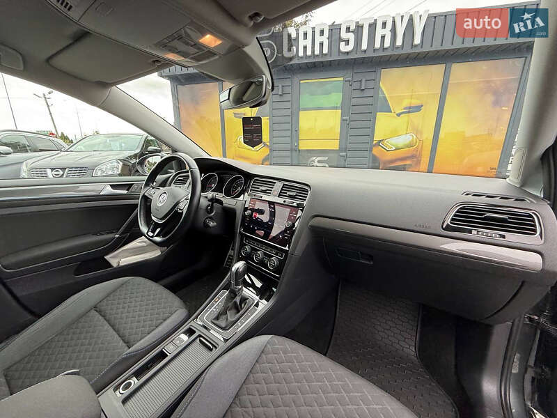Хетчбек Volkswagen Golf 2018 в Стрию