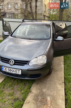 Хетчбек Volkswagen Golf 2004 в Чернівцях