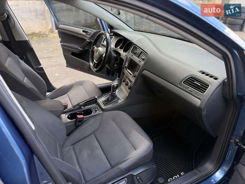 Универсал Volkswagen Golf 2015 в Киеве