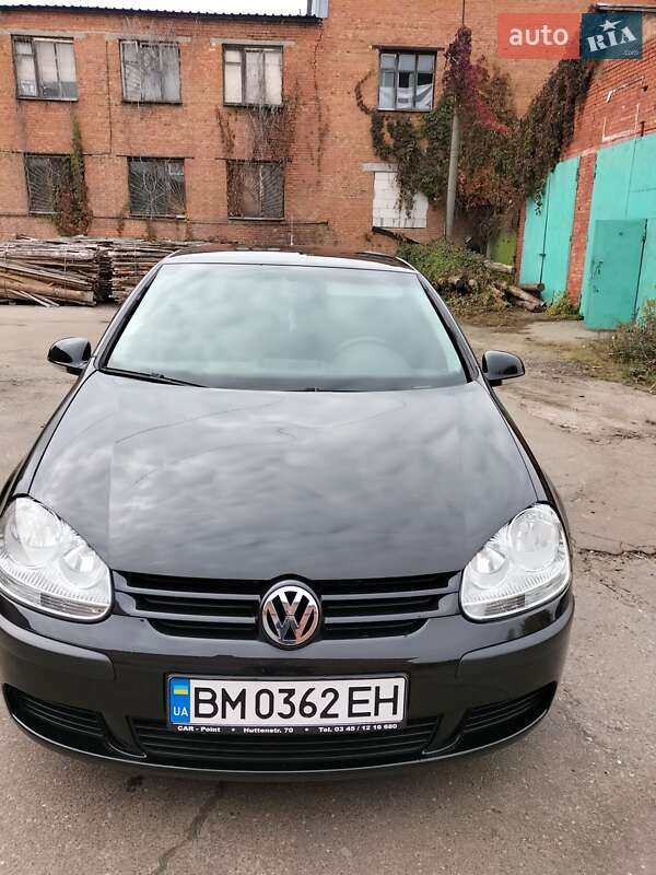 Хэтчбек Volkswagen Golf 2004 в Сумах