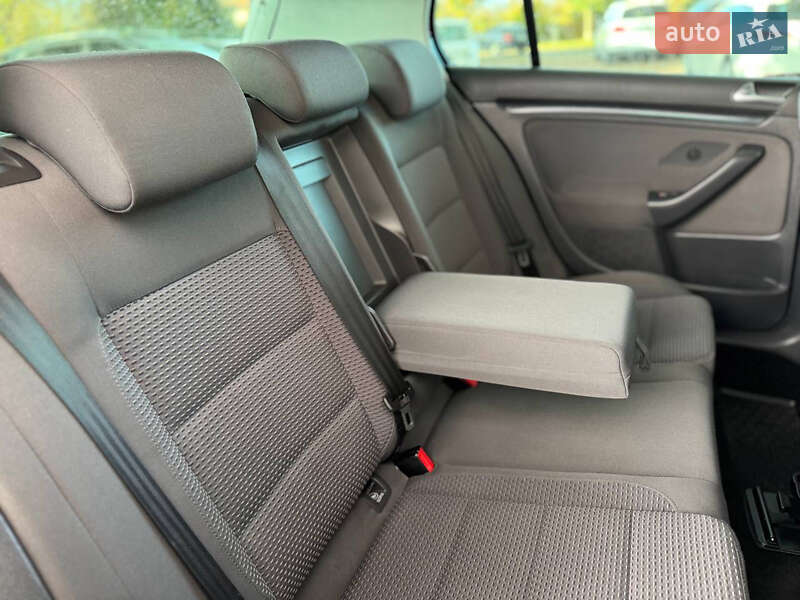 Хэтчбек Volkswagen Golf 2008 в Дрогобыче