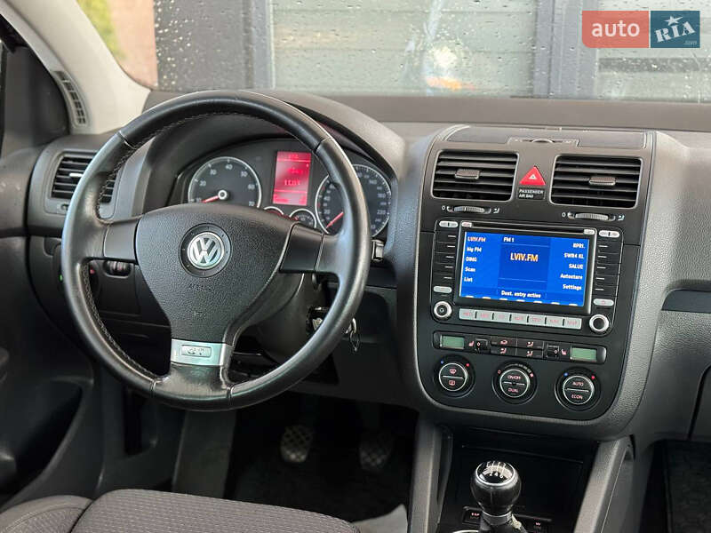 Хэтчбек Volkswagen Golf 2008 в Дрогобыче
