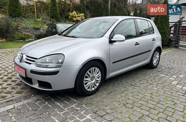 Хэтчбек Volkswagen Golf 2004 в Звягеле