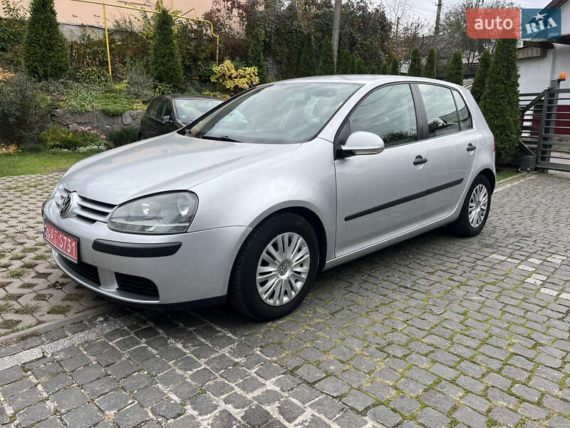 Хэтчбек Volkswagen Golf 2004 в Звягеле