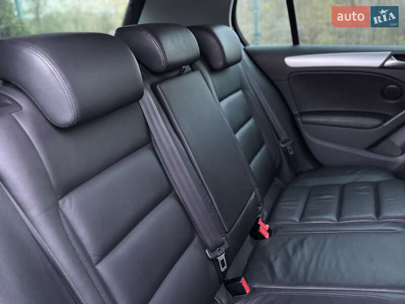 Хетчбек Volkswagen Golf 2010 в Дрогобичі