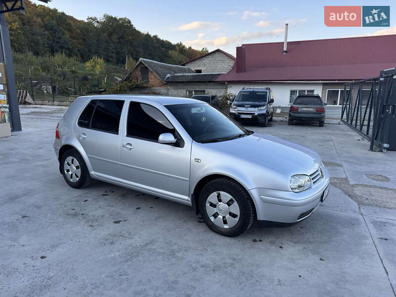 Хетчбек Volkswagen Golf 2003 в Тернополі