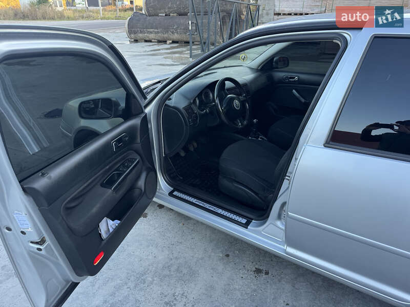 Хетчбек Volkswagen Golf 2003 в Тернополі