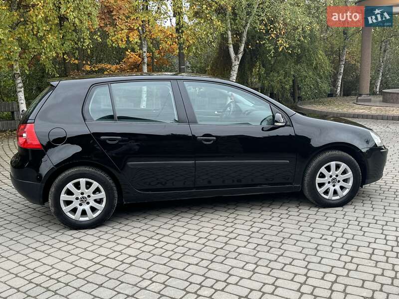 Хэтчбек Volkswagen Golf 2004 в Ивано-Франковске