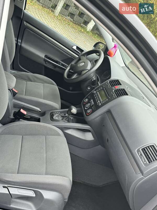 Хэтчбек Volkswagen Golf 2004 в Ивано-Франковске