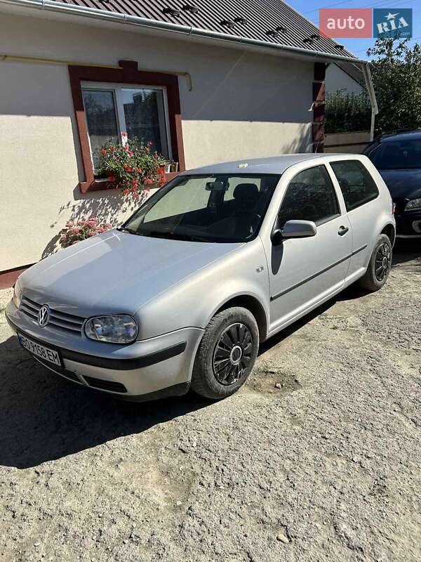 Хетчбек Volkswagen Golf 2000 в Чорткові