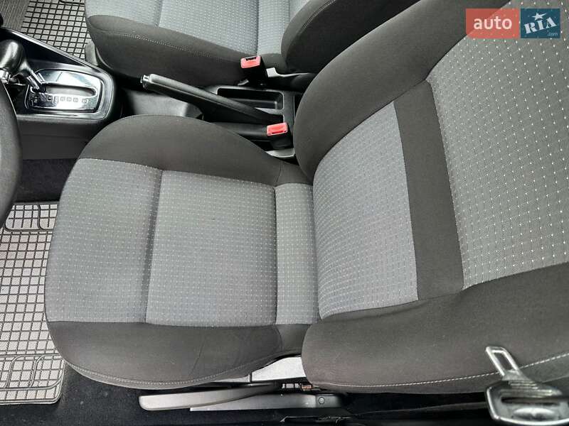 Универсал Volkswagen Golf 2003 в Бучаче фото 18 Универсал Volkswagen Golf 2003 в Бучаче