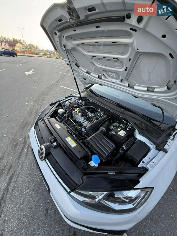 Хэтчбек Volkswagen Golf 2020 в Виннице