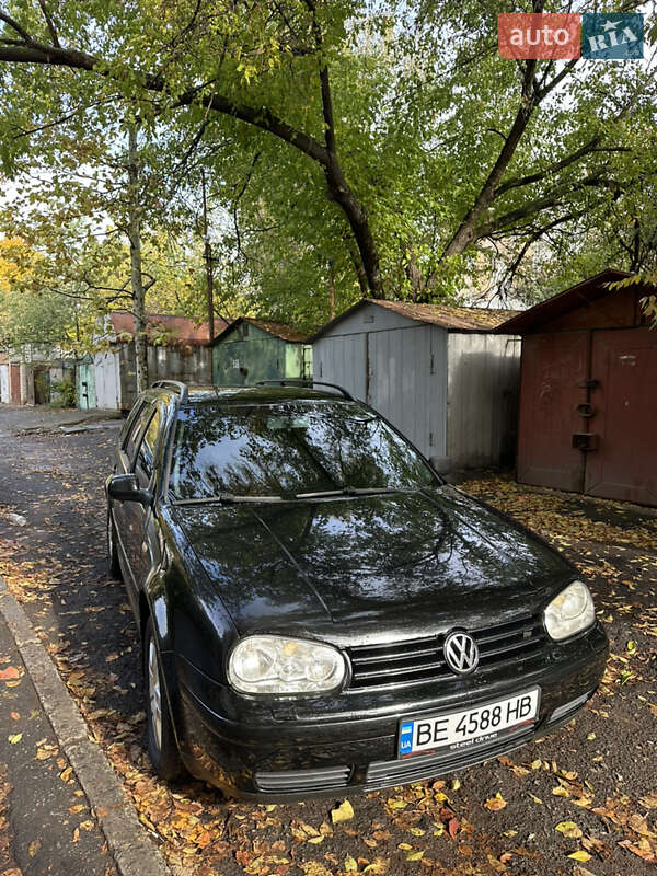 Універсал Volkswagen Golf 2003 в Миколаєві
