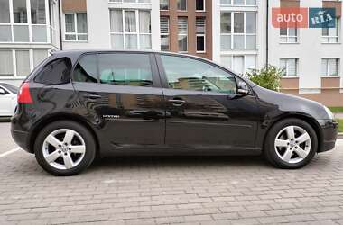 Хэтчбек Volkswagen Golf 2009 в Ровно