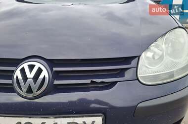 Хэтчбек Volkswagen Golf 2005 в 