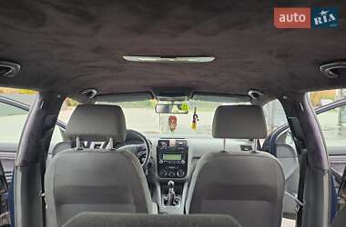 Хэтчбек Volkswagen Golf 2005 в 