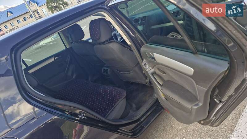 Хэтчбек Volkswagen Golf 2011 в Житомире