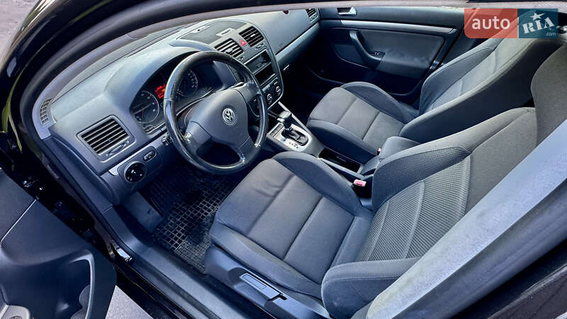 Хэтчбек Volkswagen Golf 2005 в Полтаве