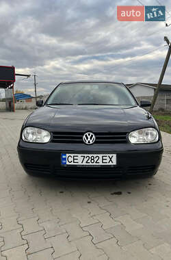 Универсал Volkswagen Golf 2003 в Новоселице