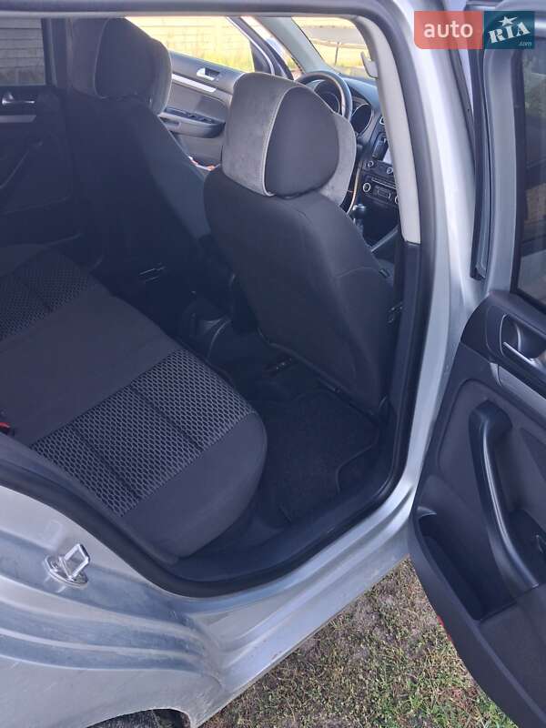 Универсал Volkswagen Golf 2011 в Сарнах