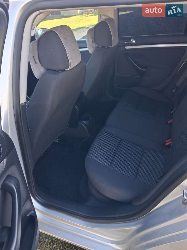 Универсал Volkswagen Golf 2011 в Сарнах