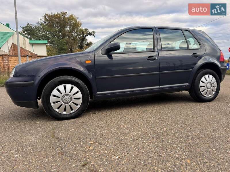 Хетчбек Volkswagen Golf 1998 в Чернівцях