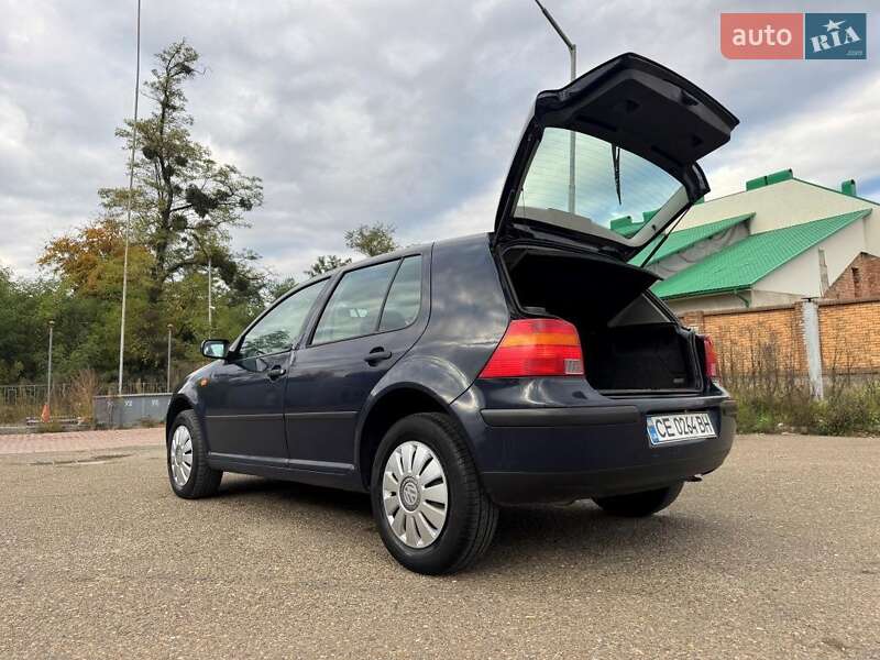 Хетчбек Volkswagen Golf 1998 в Чернівцях