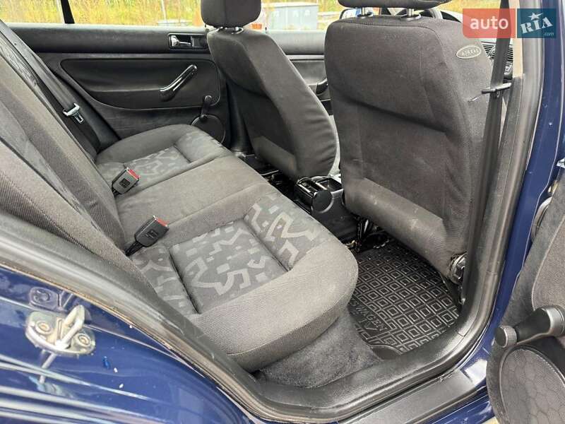 Хетчбек Volkswagen Golf 1998 в Чернівцях