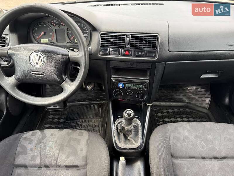 Хетчбек Volkswagen Golf 1998 в Чернівцях