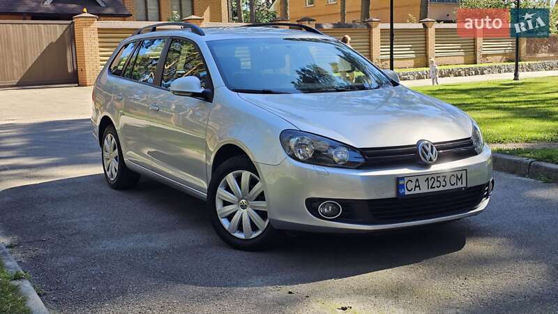 Универсал Volkswagen Golf 2011 в Чернигове