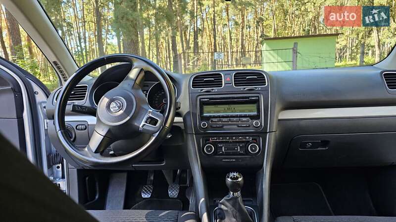 Универсал Volkswagen Golf 2011 в Чернигове