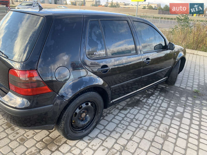 Хетчбек Volkswagen Golf 2001 в Львові