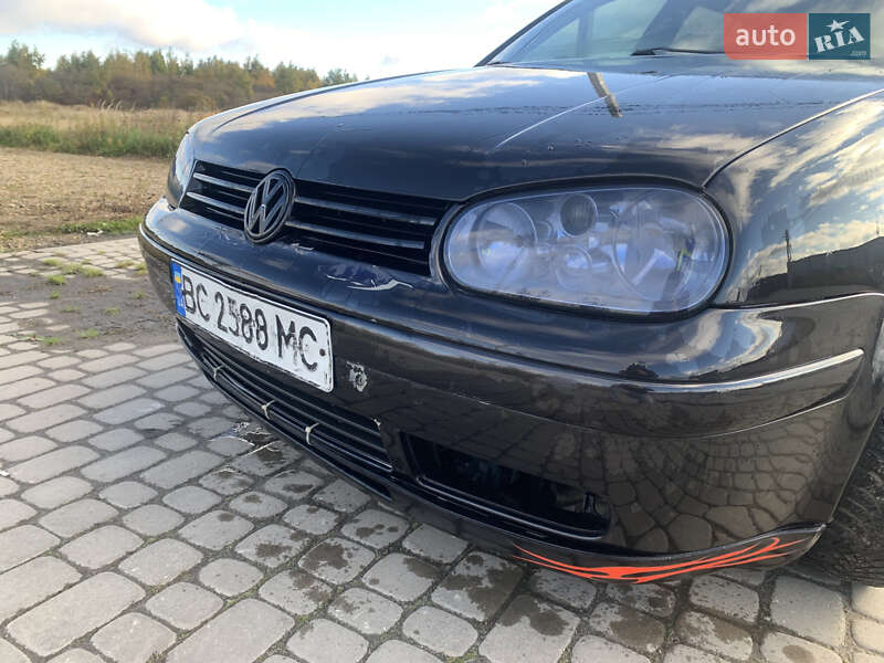Хетчбек Volkswagen Golf 2001 в Львові