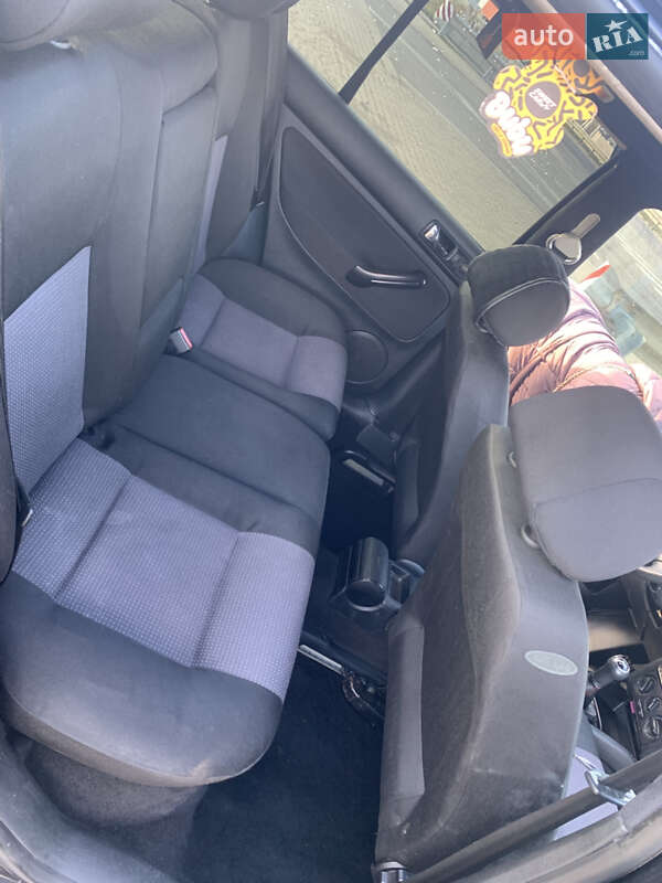 Хетчбек Volkswagen Golf 2001 в Львові