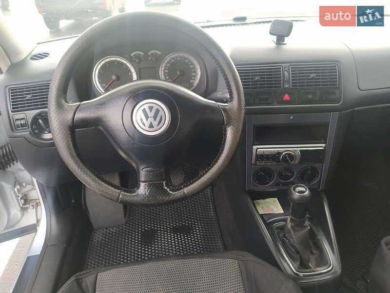 Хэтчбек Volkswagen Golf 2003 в Чернигове
