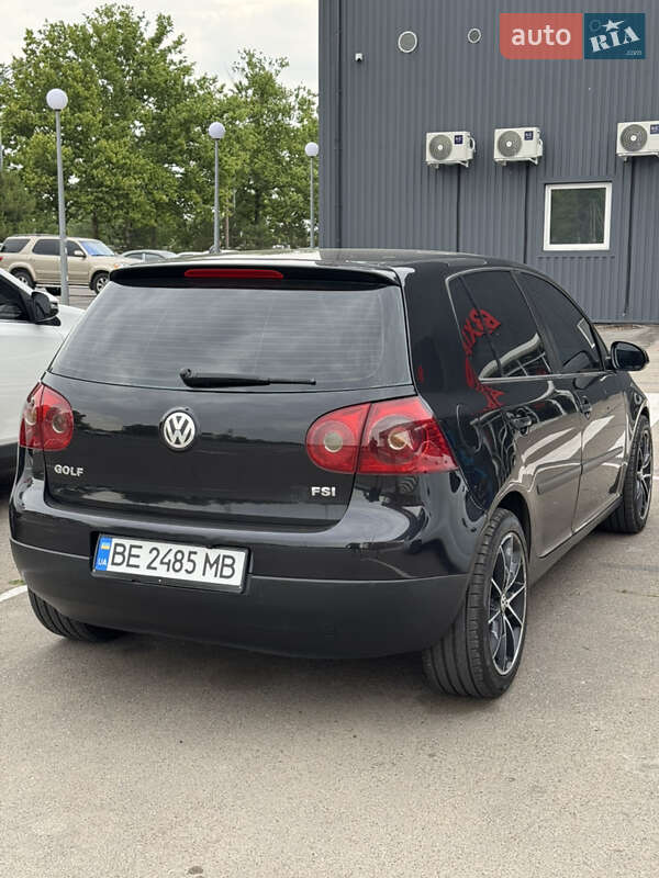 Хетчбек Volkswagen Golf 2004 в Миколаєві