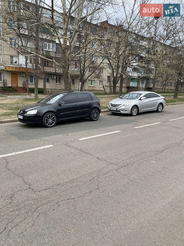 Хетчбек Volkswagen Golf 2004 в Миколаєві