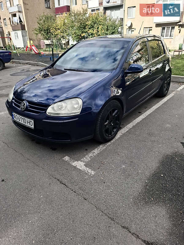 Хэтчбек Volkswagen Golf 2005 в Мукачево