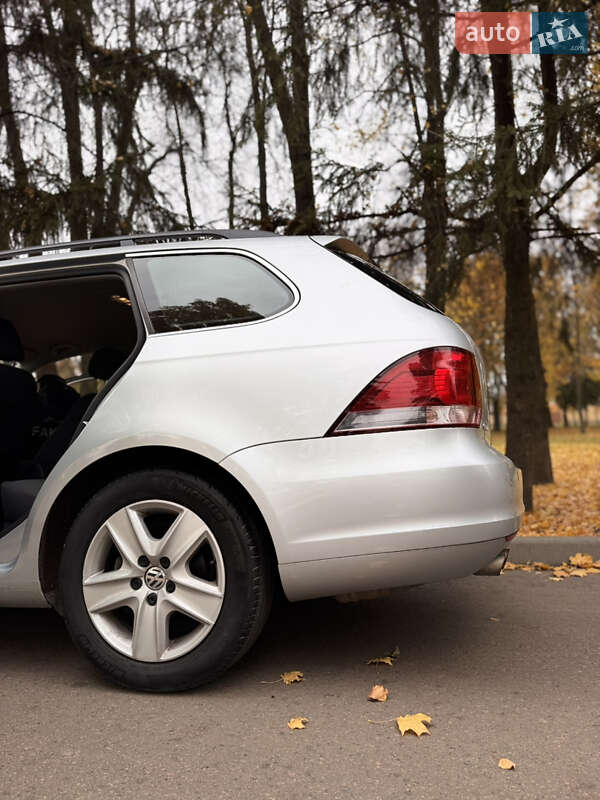 Универсал Volkswagen Golf 2009 в Сумах