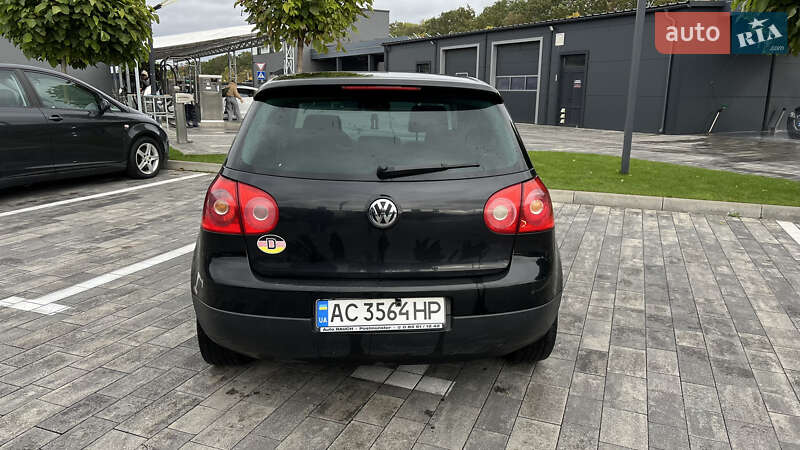 Хетчбек Volkswagen Golf 2004 в Луцьку