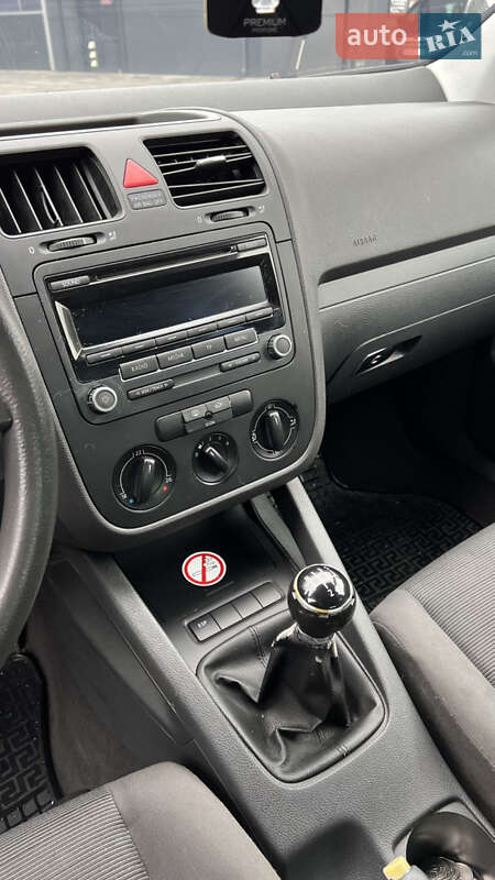 Хетчбек Volkswagen Golf 2004 в Луцьку