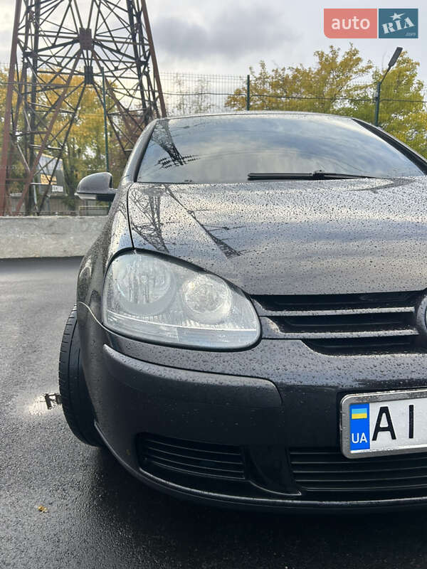 Хэтчбек Volkswagen Golf 2004 в Киеве