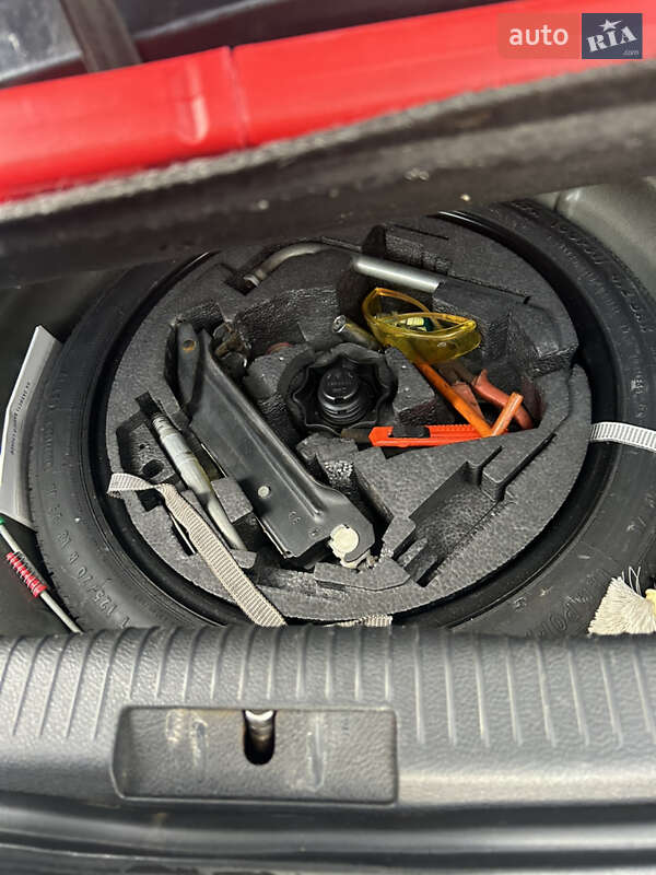 Хэтчбек Volkswagen Golf 2004 в Киеве