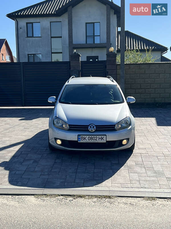 Универсал Volkswagen Golf 2010 в Костополе