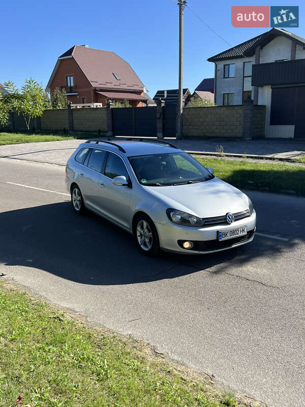 Универсал Volkswagen Golf 2010 в Костополе