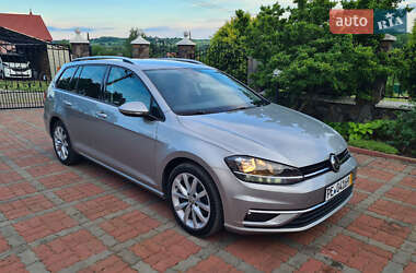 Універсал Volkswagen Golf 2017 в Чернівцях