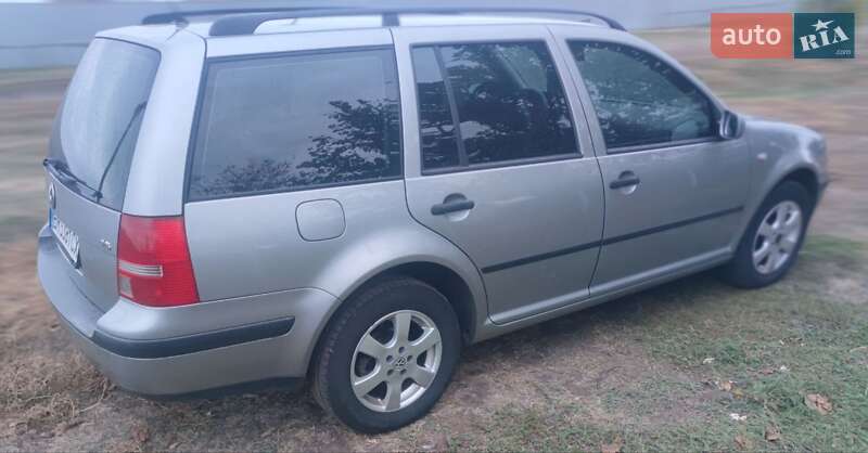 Універсал Volkswagen Golf 2004 в Охтирці