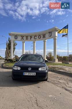 Хэтчбек Volkswagen Golf 2003 в Одессе